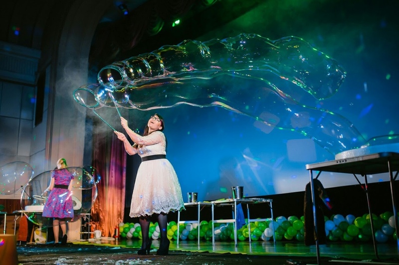 Шоу мыльных пузырей на «Телнах»